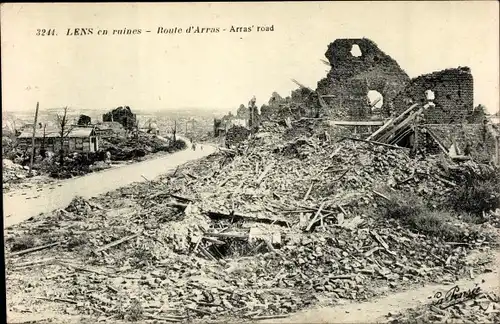 Ak Lens Pas de Calais, Lens en ruines, Route d'Arras, Kriegszerstörungen, 1. Weltkrieg