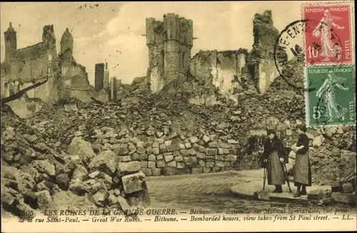 Ak Béthune Pas de Calais, les ruines de la guerre, Ensemble des Maisons bombardes, Rue St. Paul