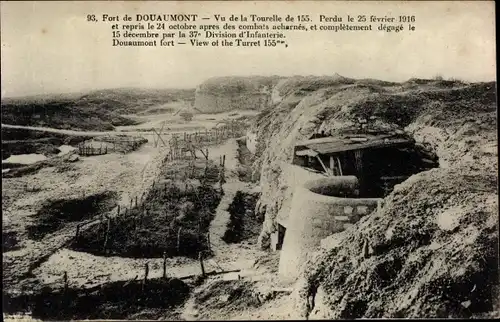 Ak Douaumont Lothringen Meuse, Fort, Vue de la Tourelle de 155, Geschützturm, Schlachtfeld, Festung