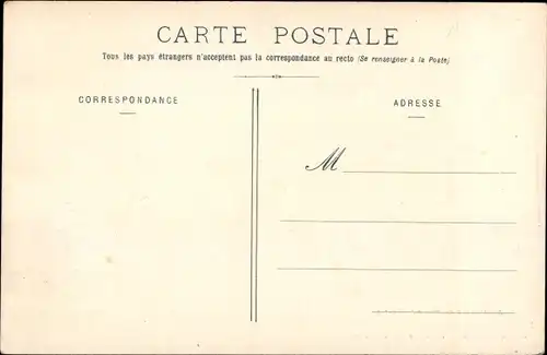 Ak Brazzaville Franz. Kongo, Chasse au buffle, Triomphe des chasseurs, Jäger mit erlegtem Büffel