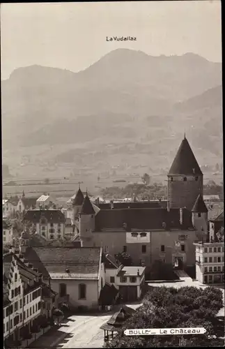 Ak Motélon Bulle Kanton Freiburg, La Vudallaz, Ortsansicht mit Burg, Gebirge