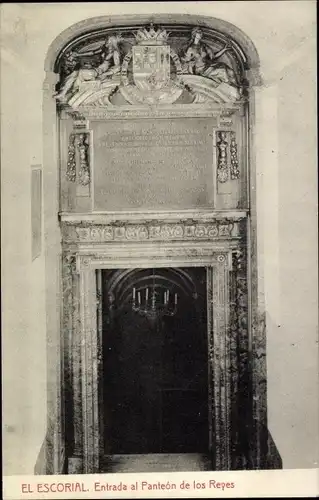 Ak San Lorenzo de El Escorial Madrid, Entrada al Panteón de los Reyes, Portal