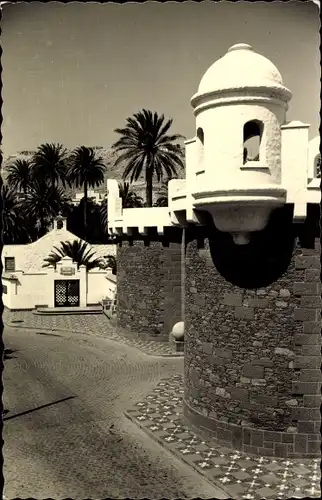 Ak Las Palmas de Gran Canaria Kanarische Inseln, Pueblo Canario, Stadtmauer mit weißem Turm