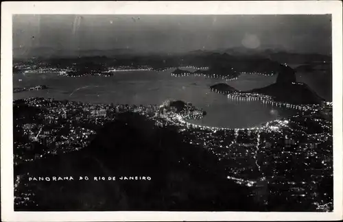 Foto Ak Rio de Janeiro Brasilien, Panorama, Küstenlinie bei Nacht, Bucht