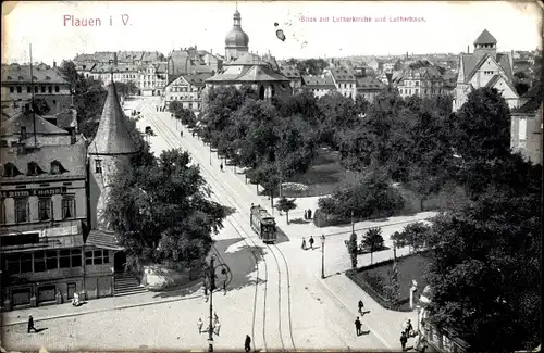 Ak Plauen i. Vogtland, Straßenansicht mit Blick auf Lutherkirche und Lutherhaus