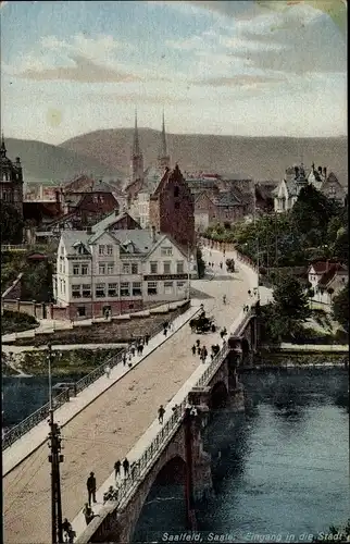 Ak Saalfeld Thüringen, Eingang in die Stadt, Brücke, Fluss, Kutsche