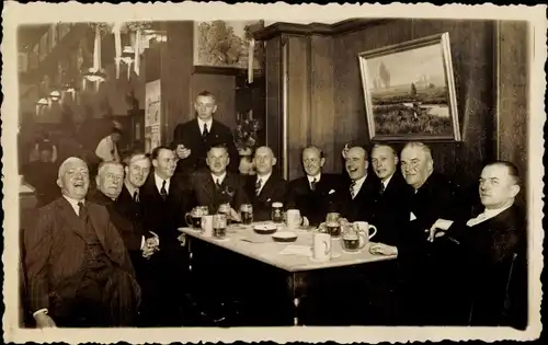 Foto Ak Hamburg Rotherbaum, Dammtor Cafe, Männerrunde 1937, Kohlenimporteure