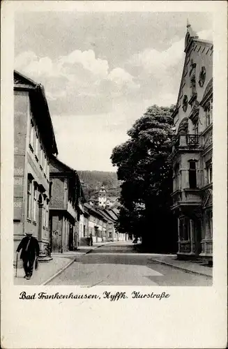 Ak Bad Frankenhausen im Kyffhäuserkreis, Straßenpartie Kurstraße, Passant