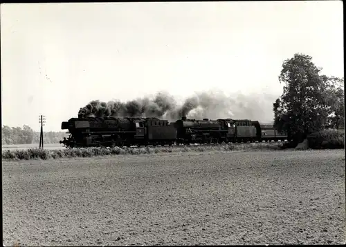 Foto Ak Dampflokomotive in Fahrt
