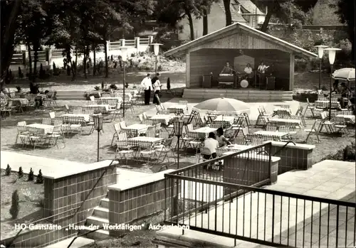 Ak Aschersleben im Salzlandkreis, HO Gaststätte Haus der Werktätigen, Terrasse, Bühne