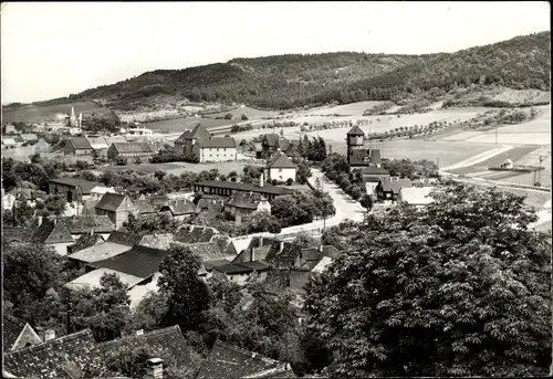 Ak Bad Bibra im Burgenlandkreis, Gesamtansicht, Blick nach den Bergen