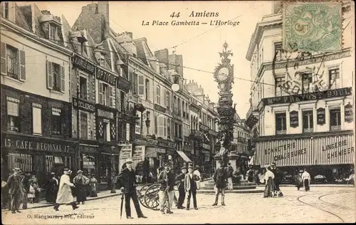 Ak Amiens Somme, La Place Gambetta, L'Horloge, Cafe Regional, Standbild mit Uhr, Passanten, Platz