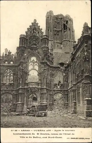 Ak Arras Pas de Calais, Guerre 1914, Apres le nouveau bomnardement, Hotel de Ville, Beffroi