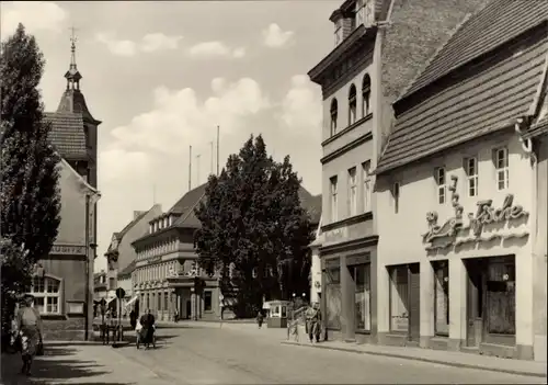 Ak Finsterwalde in der Niederlausitz, Post, Thälmannstraße, Geschäfte, Passanten
