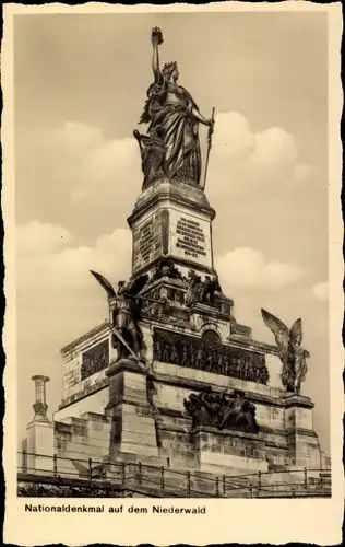 Ak Rüdesheim am Rhein, Niederwald Nationaldenkmal, Statue
