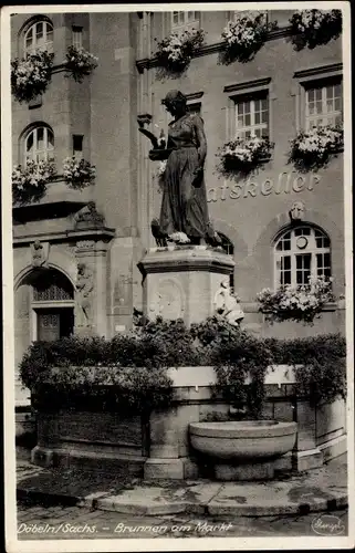 Ak Döbeln in Mittelsachsen, Brunnen am Markt mit Ratskeller