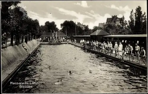 Ak Meuselwitz im Kreis Altenburger Land, Stadtbad, Schwimmen