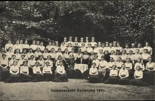 Ak Karlsruhe in Baden, Luisenschule 1911, Gruppenfoto