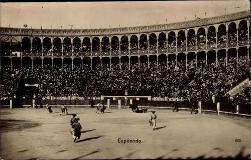 Ak Spanien, Capeando, Stierkampf in der Arena