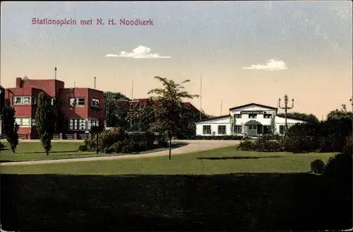 Ak Schoonhoven Südholland Niederlande, Stationsplein met N. H. Noodkerk