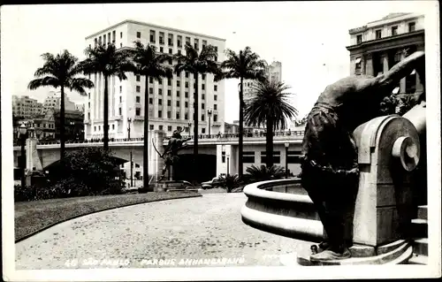 Ak São Paulo Brasilien, Parque Annangabanu, Platz, Statuen