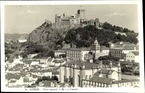 Ak Leiria Portugal, Vista parcial a Se e o Castelo, Blick auf Ort und Festung