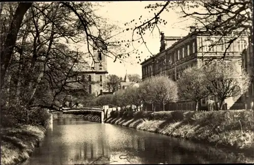 Ak Hildburghausen in Thüringen, Partie im Friedenspark, Brücke, Fluss