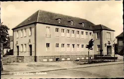 Ak Gräfenhainichen im Kreis Wittenberg, Poliklinik, Außenansicht