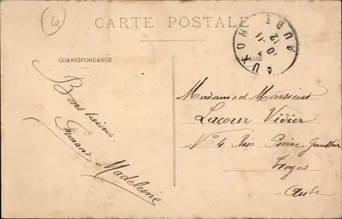 Ak Auxon Aube, Rue du Moulin, Straßenansicht, Anwohner