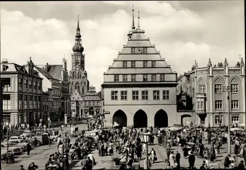 Ak Greifswald in Vorpommern, Rathaus und St. Nikolaikirche, Marktplatz