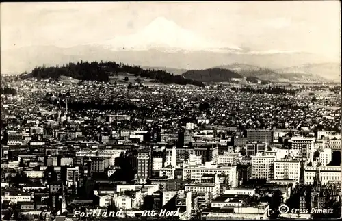 Foto Ak Portland Oregon USA, Mt. Hood, Panorama, Stadtansicht mit Berg im Hintergrund