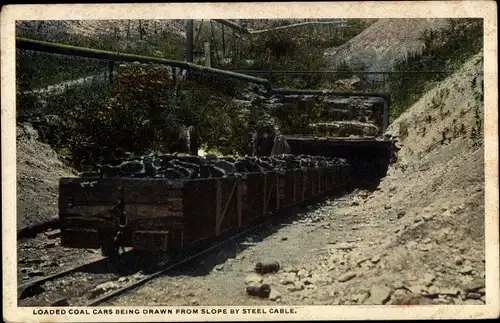 AK USA, Loaded Coal Cars being drawn from Slope by steel cable, Lore, Kohlebergbau