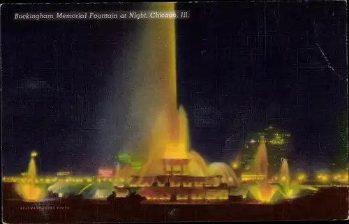 Künstler Ak Chicago Illinois USA, Buckingham Memorial Fountain at night