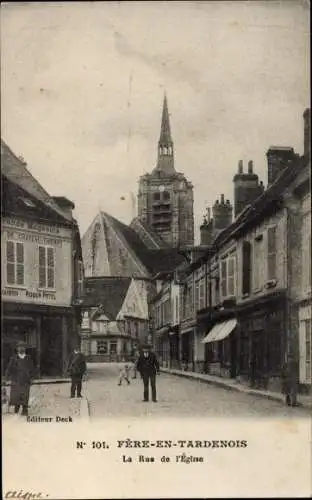 Ak Fère en Tardenois Aisne, La Rue de l'Eglise