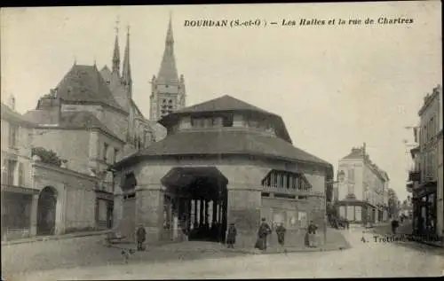 Ak Dourdan Essonne, Les Halles et la rue de Chartres