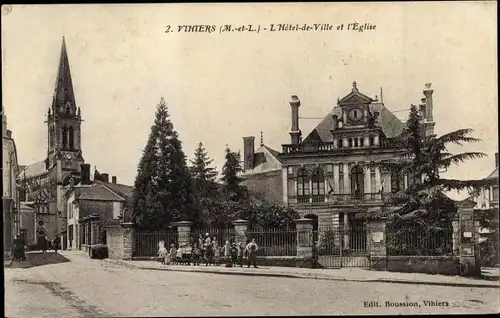 Ak Vihiers Maine et Loire, l´Hôtel de Ville et l´Église