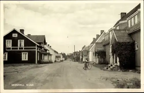 Ak Skoghall Schweden, Bruket, Straßenpartie im Ort