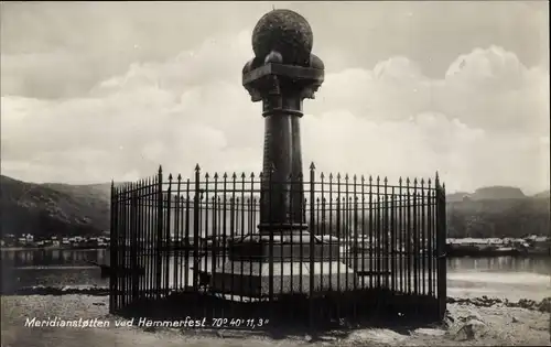 Ak Hammerfest Norwegen, Meridianstotten, Meridianmonument, Messpunkt, Umgebung