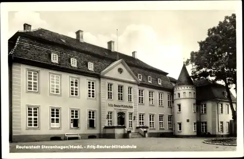 Ak Reuterstadt Stavenhagen, Blick auf die Fritz Reuter Mittelschule, Eingang