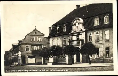 Ak Reuterstadt Stavenhagen in Mecklenburg, Rathaus und Ivenackerstraße