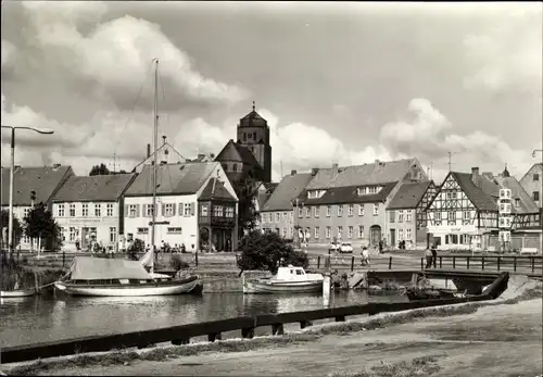 Ak Wolgast in Mecklenburg Vorpommern, Am Hafen, Kutter, Brücke