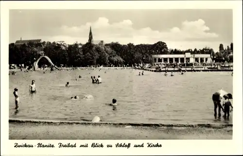 Ak Planitz Zwickau in Sachsen, Freibad mit Blick zu Schloss und Kirche, Badende