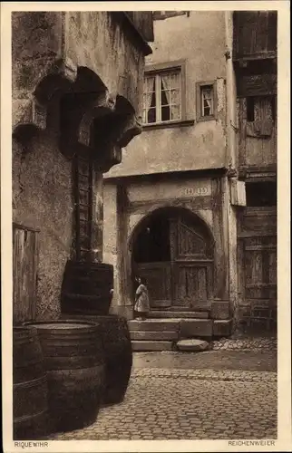Ak Riquewihr Reichenweier Elsass Haut Rhin, Straßenpartie im Ort, Holzfässer