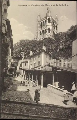 Ak Lausanne Kanton Waadt, Escaliers du Marche et la Cathedrale, stufige Gasse, Kirche