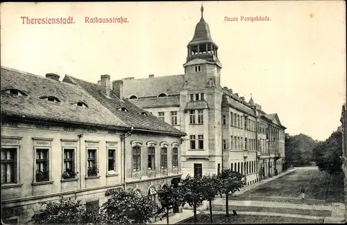 Ak Terezín Theresienstadt Region Aussig, Rathausstraße, neues Postgebäude