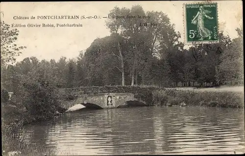 Ak Jouars-Pontchartrain Yvelines, Un Pont dans le Parc du Chateau