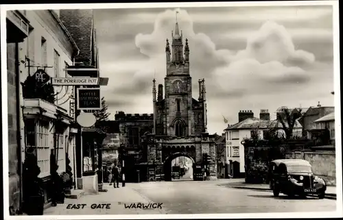 Foto Ak Warwick West Midlands England, East Gate, The Porridge Pot, Car