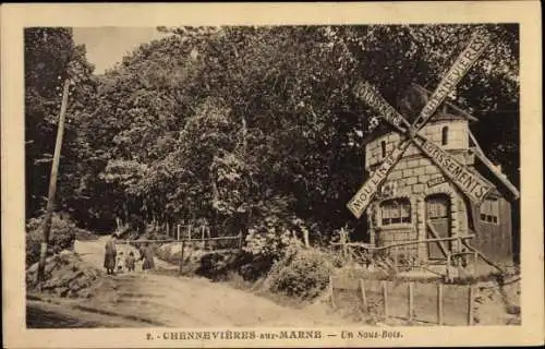 Ak Chennevières-sur-Marne Val de Marne, Un Sous-Bois, Pancarte en Forme de Moulin