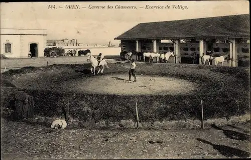 Ak Oran Algerien, Caserne des Chasseurs, Exercice de Voltige