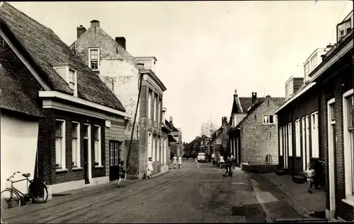 Ak Sliedrecht, Südholland, Niederlande, Aan de dijk in wijk D, Straßenansicht